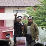 FOTO: Aktivis Gerakan Mahasiswa Kangean saat berunjuk rasa di depan Kantor Bupati Sumenep, Rabu (25/6/2025). Aksi ini merupakan kelanjutan dari protes mereka sebelumnya, menuntut dihentikannya survei seismik migas oleh Kangean Energy Indonesia (KEI), di wilayah Kepulauan Kangean.