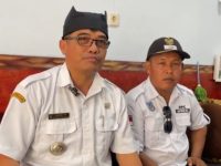 FOTO: Kepala Desa Kandangan, Riyono, saat diwawancarai media, Kamis (26/6/2025).