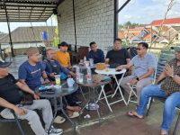 FOTO: Para ketua asosiasi wartawan dan media saat berkumpul menyatakan sikap atas siaran pers PT. KEI kepada sejumlah media yang dinilai merendahkan profesi wartawan.