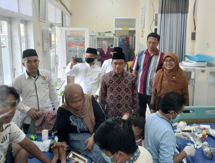 FOTO: Baznas Kabupaten Sumenep bekerja sama dengan Kemenag menggelar khitanan massal gratis serta penyaluran santunan bagi anak yatim dan penyandang disabilitas.