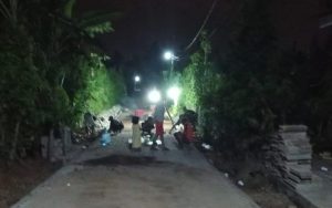 Warga Sumbermulyo Lembur Malam Demi Pavingisasi, PT BSI Dapat Apresiasi