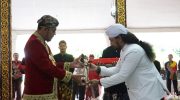 FOTO: Bupati Sumenep Achmad Fauzi Wongsojudo di sela-sela Kirab dan Penyerahan Pusaka, di Pendopo Agung Keraton, Kamis (3/7/2025).
