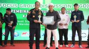 FOTO: Kegiatan Focus Group Discussion (FGD) yang digelar Forum Pimpinan Asosiasi Media (For-PAM) Kabupaten Sumenep bersama Paguyuban Pengusaha Rokok Sumenep, Kamis (17/7/2025), di pendopo agung keraton Sumenep. (Panji Agira/wartazone.com)