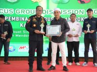 FOTO: Kegiatan Focus Group Discussion (FGD) yang digelar Forum Pimpinan Asosiasi Media (For-PAM) Kabupaten Sumenep bersama Paguyuban Pengusaha Rokok Sumenep, Kamis (17/7/2025), di pendopo agung keraton Sumenep. (Panji Agira/wartazone.com)