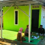 FOTO: Tim Baznas Sumenep, saat menyerahkan bantuan rumah layak huni di Desa Matanair, Kecamatan Rubaru. Senin (28/07/2025).