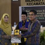 FOTO: Bupati Bondowoso, Abdul Hamid Wahid, mengapresiasi inisiatif Tim Riset Universitas Negeri Malang dalam kegiatan pendampingan pemanfaatan kecerdasan buatan untuk peningkatan mutu pembelajaran.