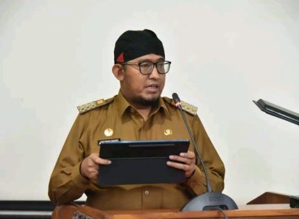 FOTO: Bupati Sumenep Achmad Fauzi Wongsojudo, dalam sebuah kegiatan paripurna DPRD Sumenep.
