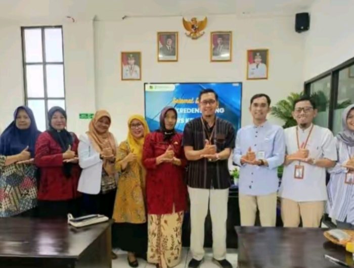 FOTO: Sesi foto bersama usai proses kredensial BPJS Kesehatan Wilayah Madura di RSUD dr. H. Moh. Anwar Sumenep. (Ist/wartazone.com)