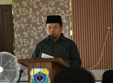 FOTO: Wakil Bupati Bondowoso, As’ad Yahya Syafi’i, saat FOTO: Wakil Bupati Bondowoso, As’ad Yahya Syafi’i, saat menyampaikan sambutan dalam Musyawarah Olahraga Kabupaten (Musorkab) yang digelar pada Minggu (3/8/2025).