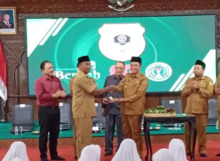 FOTO: Bupati Bondowoso, Abdul Hamid Wahid, saat menghadiri acara tasyakuran pengangkatan ASN P3K tahun 2024, yang digelar di Pendopo Bupati, Senin (4/8/2025).