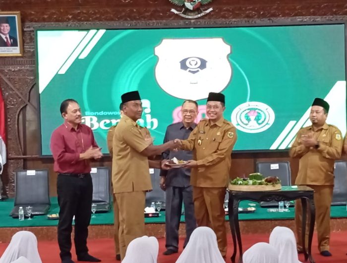 FOTO: Bupati Bondowoso, Abdul Hamid Wahid, saat menghadiri acara tasyakuran pengangkatan ASN P3K tahun 2024, yang digelar di Pendopo Bupati, Senin (4/8/2025).