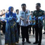 FOTO: Bupati Bondowoso, Drs. KH. Abdul Hamid Wahid, meresmikan Satuan Pelayanan Pemenuhan Gizi (SPPG) milik Yayasan Baitul Hikmah Al-Imraniyyah di Desa Mangli, Kecamatan Pujer, Rabu (6/8/2025).