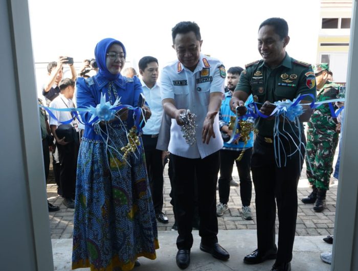 FOTO: Bupati Bondowoso, Drs. KH. Abdul Hamid Wahid, meresmikan Satuan Pelayanan Pemenuhan Gizi (SPPG) milik Yayasan Baitul Hikmah Al-Imraniyyah di Desa Mangli, Kecamatan Pujer, Rabu (6/8/2025).