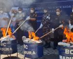 FOTO: Kantor Pelayanan Utama Bea dan Cukai Tipe Madya Pabean (KPUBC TMP) C Madura saat memusnahkan berbagai barang hasil penindakan sepanjang tahun 2025.