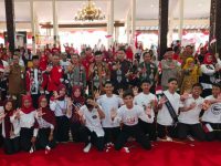 FOTO: Sesi foto bersama usai peluncuran dua program strategis untuk memperkuat perlindungan anak dan perempuan. Kedua program tersebut adalah SEMARAK TP PKK (Sekolah Masyarakat Anti Perkawinan Anak) dan SI PEKA PAK (Sistem Pengaduan Kekerasan dan Perlindungan Perempuan & Anak), Pemkab Bondowoso.