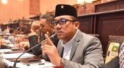 FOTO: Ketua Komisi I DPRD Kabupaten Sumenep Darul Hasyim Fath, saat memimpin fit and proper test terhadap 11 calon komisioner Komisi Informasi (KI) Kabupaten Sumenep, di gedung DPRD Sumenep, Rabu (13/8/2025).