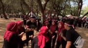 FOTO: Kegiatan perlombaan seru yang menguji kreativitas dan kekompakan tim Puskesmas Bluto dalam acara “Akalembang” (Akompol sambi alomba neng Lombang) pada Minggu, 10 Agustus 2025 di Pantai Lombang. (Ist/wartazone.com)