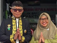 FOTO: Direktur Utama BPRS Bhakti Sumekar, Hairil Fajar, usai peringatan Hari Ulang Tahun ke-80 Kemerdekaan Republik Indonesia, di kantor pusat PT. Bank Perekonomian Rakyat Syariah (BPRS) Bhakti Sumekar Perseroda. (Ist/wartazone.com)