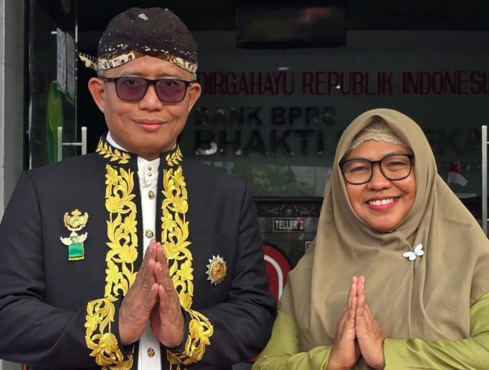 FOTO: Direktur Utama BPRS Bhakti Sumekar, Hairil Fajar, usai peringatan Hari Ulang Tahun ke-80 Kemerdekaan Republik Indonesia, di kantor pusat PT. Bank Perekonomian Rakyat Syariah (BPRS) Bhakti Sumekar Perseroda. (Ist/wartazone.com)
