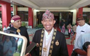 Bupati Sumenep Kenakan Baju Adat Banten, Tegaskan Pesan Persatuan di HUT RI ke-80