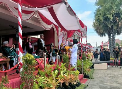 FOTO: Bupati Sumenep, Achmad Fauzi Wongsojudo, bertindak sebagai inspektur upacara peringatan Hari Ulang Tahun (HUT) ke-80 Republik Indonesia, di halaman Kantor Bupati Sumenep, Minggu (17/8/2025).