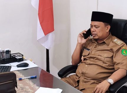 FOTO: Kepala Desa Sapeken, Kecamatan Sapeken, Kabupaten Sumenep, Joni Junaidi. (Ist/wartazone.com)