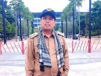 FOTO: Kepala Desa Sapeken, Kecamatan Sapeken, Kabupaten Sumenep, Joni Junaidi. (Ist/wartazone.com)
