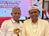 FOTO: Direktur Utama BPRS Bhakti Sumekar Perseroda, Hairil Fajar, bersama Gubernur Jawa Barat Dedi Mulyadi, usai meraih KEJAR Awards 2025 sebagai Bank Implementasi KEJAR Terbaik Sub Kategori BPR/S Wilayah Tengah, di Jakarta. Jumat (22/8/2025).