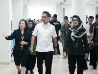 FOTO: Menteri Kesehatan Republik Indonesia, Budi Gunadi Sadikin, saat kunjungan kerja ke Rumah Sakit Baghraf Health Care (BHC) di Jalan Jokotole, Desa Babbalan, Kabupaten Sumenep, Kamis (28/8/2025).
