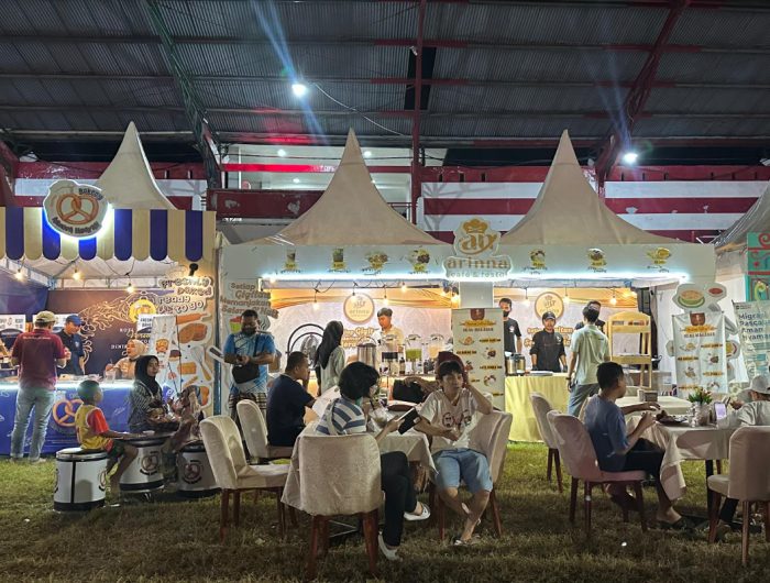 FOTO: Stan Arina Cafe & Resto serta Arinna Hidayah Bakery, saat mewarnai Madura Culture Festival 2025, yang digelar di Kabupaten Sumenep. (Ist/wartazone.com)