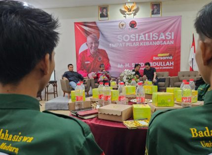 FOTO: Anggota DPR RI dari Daerah Pemilihan Jawa Timur XI, MH. Said Abdullah, menggelar Sosialisasi Empat Pilar Kebangsaan. Sabtu (6/9/2025), di ruang pertemuan Arya Wiraraja, Hotel de Baghraf Sumenep. (Ist/wartazone.com)