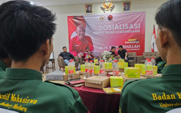 FOTO: Anggota DPR RI dari Daerah Pemilihan Jawa Timur XI, MH. Said Abdullah, menggelar Sosialisasi Empat Pilar Kebangsaan. Sabtu (6/9/2025), di ruang pertemuan Arya Wiraraja, Hotel de Baghraf Sumenep. (Ist/wartazone.com)