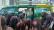 FOTO: Sejumlah siswa SMP–SMA sederajat antre membuat buku tabungan Simpel usai mengikuti Seminar Literasi Keuangan yang digelar JMSI Kabupaten Sumenep bekerjasama dengan BPRS Bhakti Sumekar Perseroda, di Yayasan Ponpes Al-Ittihad, Desa Lembung Timur, Kecamatan Lenteng, Sabtu (13/9/2025).