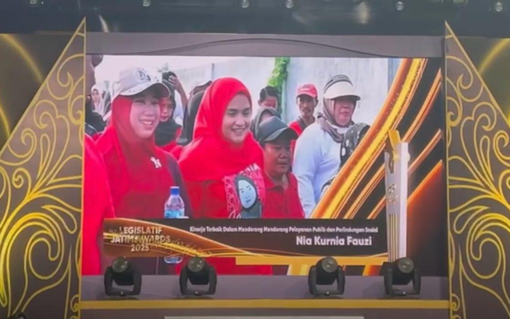 Dedikasi Berbuah Prestasi, Nia Kurnia Fauzi Raih Legislatif Jatim Awards 2025