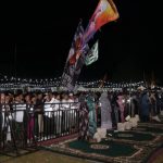 FOTO: Ribuan jamaah memadati Lapangan Duwak Labuh, Desa Daleman, Kecamatan Ganding, Selasa malam (16/9/2025), dalam acara “PT Arinna Makmur Sentosa Bersholawat”.