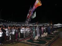 FOTO: Ribuan jamaah memadati Lapangan Duwak Labuh, Desa Daleman, Kecamatan Ganding, Selasa malam (16/9/2025), dalam acara “PT Arinna Makmur Sentosa Bersholawat”.