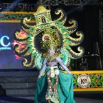 FOTO: Salah satu peserta yang berhasil memukau penonton dalam gelaran Madura Ethnic Carnival (MEC) 2025. Sabtu (20/09/2025) malam.