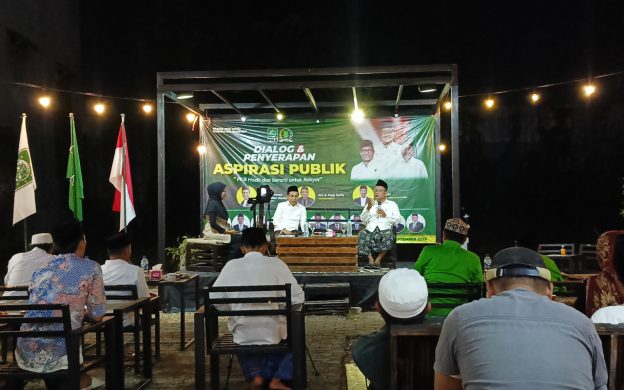 FOTO: Fraksi PKB DPRD Kabupaten Sumenep menggelar dialog dan penyerapan aspirasi publik bertajuk “PKB Hadir dan Berarti untuk Rakyat”, Minggu (21/9/2025) malam. (Panji Agira/wartazone.com)