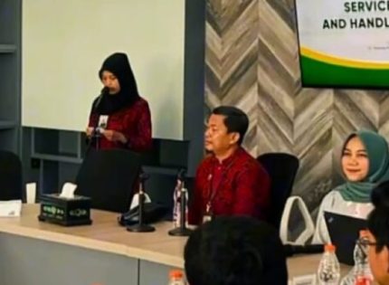 FOTO: PT BPRS Bhakti Sumekar bekerja sama dengan Muamalat Institute menggelar pelatihan bertajuk “Training Service Excellent & How to Handling Complaint” untuk meningkatkan kompetensi pegawai. (Ist/wartazone.com)