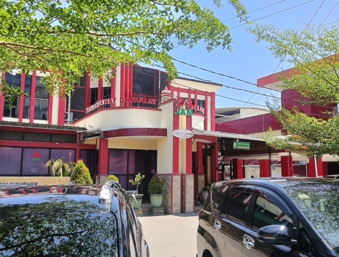 FOTO: Suasana di halaman Rumah Sakit Umum Daerah (RSUD) dr. H. Moh. Anwar Sumenep tampak bersih dan asri. (Panji Agira/wartazone.com)