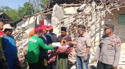 FOTO: Baznas Kabupaten Sumenep menyalurkan bantuan bagi korban gempa bumi bermagnitudo 6 yang mengguncang Pulau Sapudi, Selasa (30/9/2025) malam.