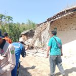 FOTO: Tujuh tim yang terdiri dari 10 personel gabungan BPBD Sumenep dan sejumlah instansi lain diterjunkan langsung ke Kecamatan Gayam dan Nonggunong Pulau Sapudi, pascagempa berkekuatan 6,5 magnitudo yang mengguncang wilayah tersebut.