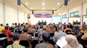 FOTO: Jaringan Media Siber Indonesia (JMSI) Jawa Timur bersama Forum Kader Bela Negara (FKBN) dan Komunitas Jurnalis Lamongan (KJL), saat menggelar seminar “Komunikasi dan Edukasi Jurnalistik”, Minggu (5/10/2025), di LA Restaurant LSC Lamongan.