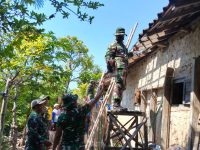 FOTO: Pemkab Sumenep menerjunkan tim melakukan rehabilitasi rumah-rumah warga yang terdampak gempa bumi berkekuatan magnitudo 6,5, di pulau Sapudi. Rabu (8/10/2025).