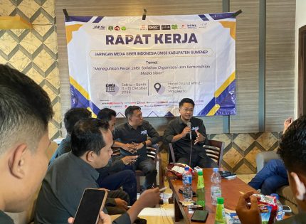 FOTO: Jaringan Media Siber Indonesia (JMSI) Kabupaten Sumenep, menggelar rapat kerja (Raker) di Mojokerto pada 12–14 Oktober 2025. (Panji/wartazone.com)