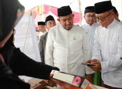 FOTO: BPRS Bhakti Sumekar menyambut Hari Jadi Kabupaten Sumenep ke-756, melalui kegiatan Bazar UMKM dan Pasar Murah, yang digelar di halaman kantor pusatnya sejak Rabu (22/10/2025) hingga Jumat (24/10/2025).