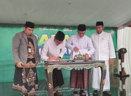 FOTO: Bank Perekomian Rakyat Syariah (BPRS) Bhakti Sumekar menandatangani nota kesepahaman (MoU) dengan Bank Muamalat Indonesia sebagai upaya memperkuat sistem layanan keuangan berbasis teknologi.