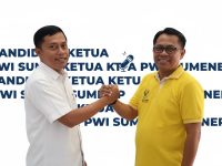 FOTO: Dua kandidat Ketua PWI Sumenep masa bakti 2025–2028, M. Syamsul Arifin (kanan), wartawan Harian Bhirawa, Ketua PWI Sumenep periode 2022–2025 dan Faisal Warid, wartawan Radio Republik Indonesia (RRI) yang kini menjabat Sekretaris PWI Sumenep. (Kolase foto Ist for wartazone.com)