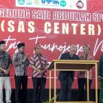 FOTO: Ketua Banggar DPR RI MH Said Abdullah, Rektor UTM Prof. Dr. Safi’, serta Bupati Bangkalan, Lukman Hakim saat peresmian Gedung Said Abdullah Sport Center (SAS Center) Universitas Trunojoyo Madura (UTM), Sabtu (22/11/2025).