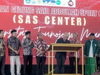 FOTO: Ketua Banggar DPR RI MH Said Abdullah, Rektor UTM Prof. Dr. Safi’, serta Bupati Bangkalan, Lukman Hakim saat peresmian Gedung Said Abdullah Sport Center (SAS Center) Universitas Trunojoyo Madura (UTM), Sabtu (22/11/2025).